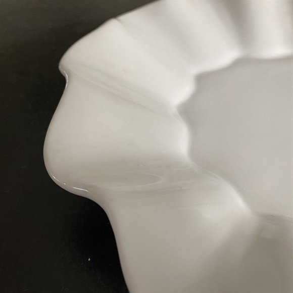 Vintage Ruffled Plate made in Portugal White heavy mark on bottom - Picture 3 of 6